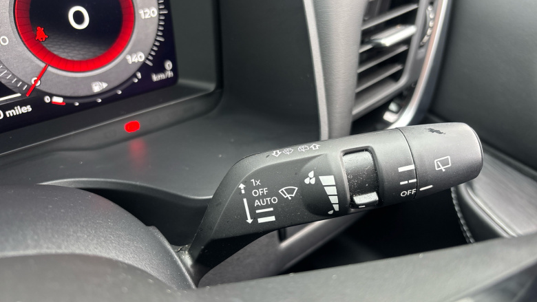 Nissan Qashqai 1.3 DiG-T MH N-Connecta 5dr Petrol Hatchback